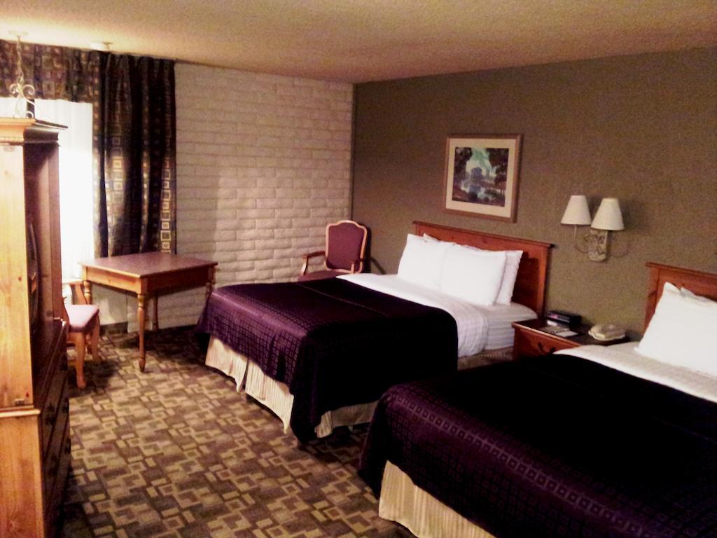 Fairbridge Inn, Suites & Outlaw Conference Center - 칼리스펠 외부 사진